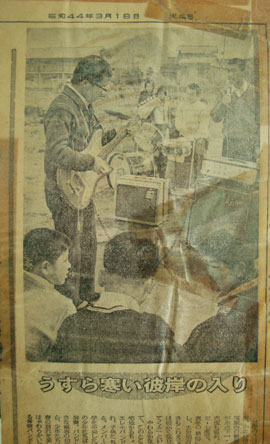 中学生のころの写真。当時仲間との練習風景が話題を呼び、新聞に掲載された。