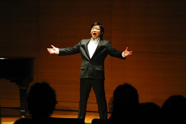 テノール歌手 佐々木洋平さん - テノール歌手の聴きどころともいえる高音部の熱唱「シの音」もばっちり決まり、Bravo!(ブラボー)でした。