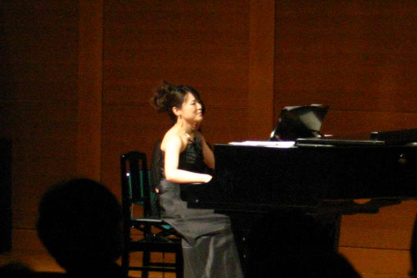 ピアニスト 前川 彩香さん - 学生時代から知っているアーティストさんで3年以上ぶりにお会いしたのですが、とても美人になられていてなかなか気付きませんでした。(スミマセン)