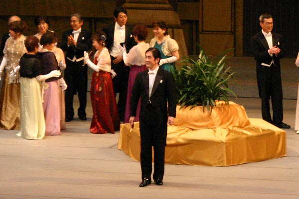ひむかオペラ「喜歌劇 こうもり」 - バス歌手 伊藤純さん。ヴェルディ作曲の歌劇「ドン・カルロ」より国王のアリア「彼女は私を愛していない」を歌われました。バスの代表的な名曲が歌い上げられ、会場からも温かい拍手が送られました。